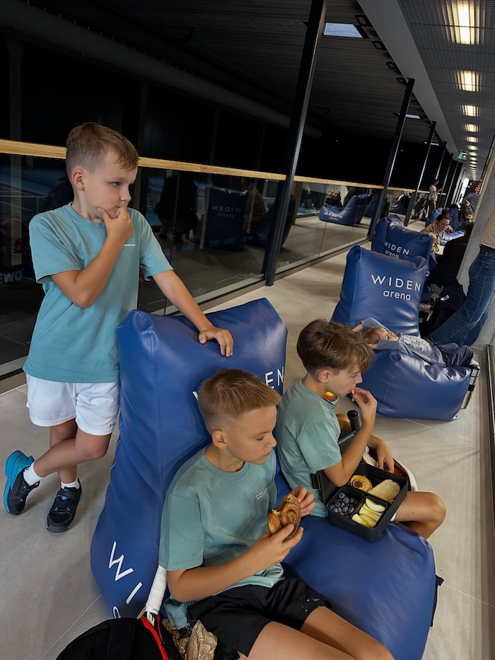 Pirmasis žingsnis į nacionalinę areną: Tennis Space akademijos U9 žaidėjai debiutavo Widen arenoje 554784560 17895406014304220 4755079673154838055 n