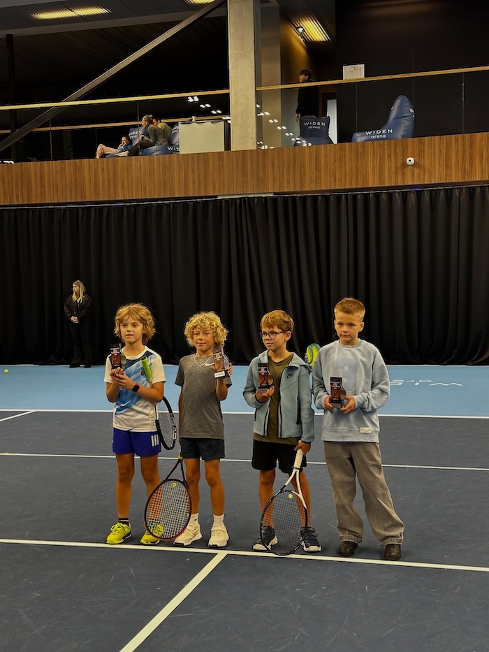 Pirmasis žingsnis į nacionalinę areną: Tennis Space akademijos U9 žaidėjai debiutavo Widen arenoje 555443515 17895405999304220 8815330131855296655 n